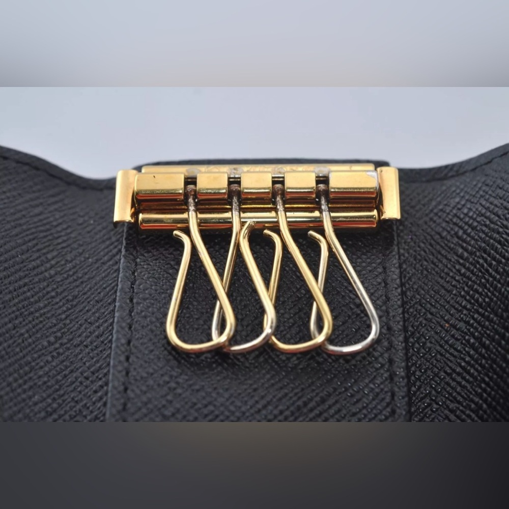 Auth Louis Vuitton Kabuki Monogram Multicles 4 Four Hooks Key Case. COLLECTORS🔥 - Picture 12 of 16